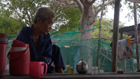 Người đàn ông hai mươi mấy ngày không uống rượu chờ đoàn tụ trong Như chưa hề có cuộc chia ly - Ảnh 3. Người đàn ông hai mươi mấy ngày không uống rượu chờ đoàn tụ trong Như chưa hề có cuộc chia ly - Ảnh 3.