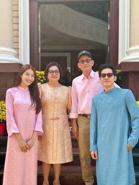 Chế Nguyễn Quỳnh Châu bất ngờ 'xả ảnh' khoe bạn trai yêu 4 năm - Ảnh 3.