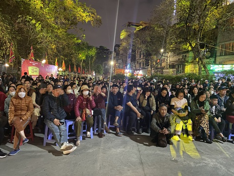Lễ kỷ niệm 236 năm chiến thắng Ngọc Hồi - Đống Đa lần đầu diễn ra vào buổi tối - Ảnh 7. Lễ kỷ niệm 236 năm chiến thắng Ngọc Hồi - Đống Đa lần đầu diễn ra vào buổi tối - Ảnh 7.