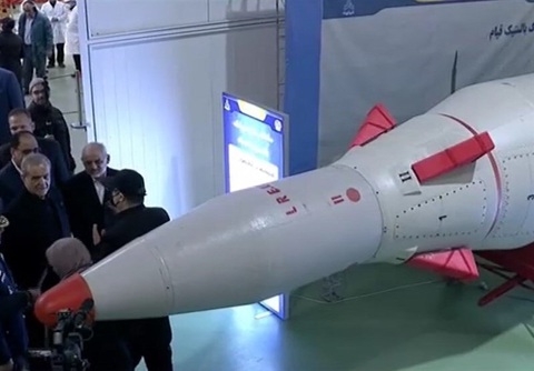 Iran trình làng tên lửa đạn đạo mới nhằm phô trương sức mạnh - Ảnh 1.