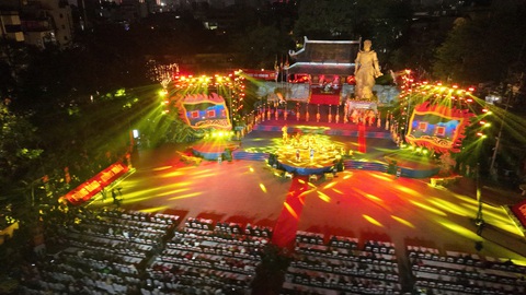 Lễ kỷ niệm 236 năm chiến thắng Ngọc Hồi - Đống Đa lần đầu diễn ra vào buổi tối - Ảnh 3. Lễ kỷ niệm 236 năm chiến thắng Ngọc Hồi - Đống Đa lần đầu diễn ra vào buổi tối - Ảnh 3.