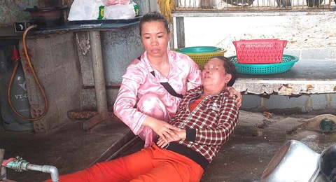 Người phụ nữ 64 tuổi đang rửa chén bất ngờ bị thanh niên lạ mặt đánh tới tấp, ngất xỉu - Ảnh 1. Người phụ nữ 64 tuổi đang rửa chén bất ngờ bị thanh niên lạ mặt đánh tới tấp, ngất xỉu - Ảnh 1.