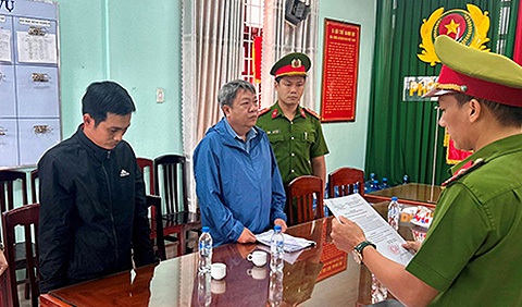 Bắt cựu chủ tịch phường ở Quy Nhơn liên quan đến sai phạm đất đai - Ảnh 1. Bắt cựu chủ tịch phường ở Quy Nhơn liên quan đến sai phạm đất đai - Ảnh 1.