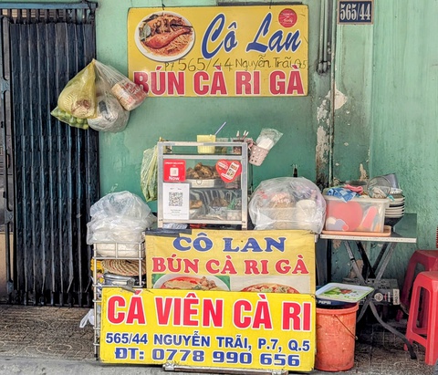 Bún cà ri gà - Ảnh 2. Quán bún cà ri gà khách mê đến mức chỉ sợ bà chủ trúng số mà nghỉ bán - Ảnh 2.