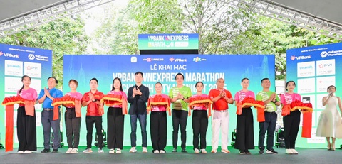 Giải chạy đêm có cung đường rực rỡ ánh sáng, đón 12.000 VĐV tham dự - Ảnh 1.
