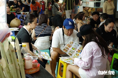 Sinh viên truyền thông đa phương tiện khám phá chợ Bến Thành - Ảnh 11. Buổi chiều ở chợ Bến Thành trong mắt sinh viên truyền thông đa phương tiện - Ảnh 12.