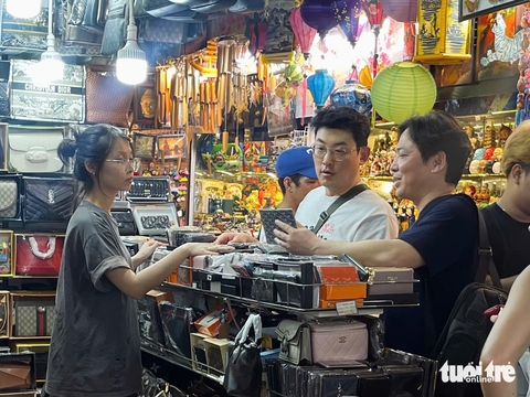 Sinh viên truyền thông đa phương tiện khám phá chợ Bến Thành - Ảnh 12. Buổi chiều ở chợ Bến Thành trong mắt sinh viên truyền thông đa phương tiện - Ảnh 13.