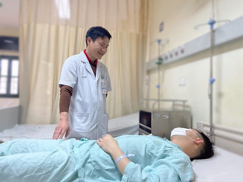 Tự bẻ gãy ‘cậu nhỏ’, hai thanh niên nhập viện cấp cứu - Ảnh 1. Tự bẻ gãy ‘cậu nhỏ’, hai thanh niên nhập viện cấp cứu - Ảnh 1.