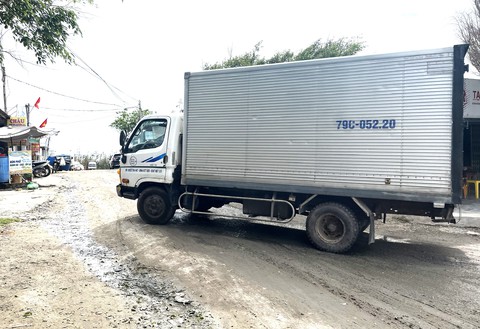 Vụ thu phí tiền vé phí xe khi vào cảng sò Đầm Môn: Thu phí trái quy định, buộc dừng thu phí - Ảnh 1. Buộc dừng thu phí vào cảng sò Đầm Môn vì trái quy định - Ảnh 1.