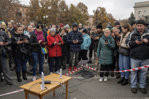 Reuters: Mỹ gây sức ép với Ukraine về khoáng sản, dọa ngắt Starlink - Ảnh 3. Reuters: Mỹ gây sức ép với Ukraine về khoáng sản, dọa ngắt Starlink - Ảnh 2.