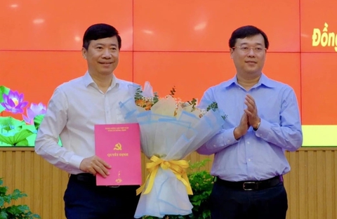 Cán bộ, lãnh đạo xin nghỉ trước tuổi để nêu gương - Ảnh 1. Cán bộ, lãnh đạo xin nghỉ trước tuổi để nêu gương - Ảnh 1.