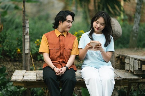 Nhà gia tiên chạm mốc 100 tỉ đồng, sắp đối đầu với phim concert Anh trai say hi - Ảnh 2. Nhà gia tiên - Ảnh 2.