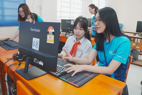 Ngân hàng UOB trao phòng máy vi tính tại huyện Tịnh Biên - Ảnh 5.