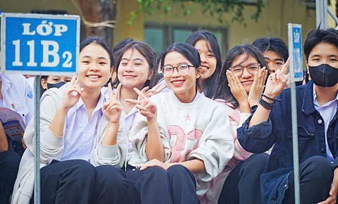 Tư vấn tuyển sinh tại Phú Yên, Khánh Hòa: Học sinh hỏi nhiều về AI - Ảnh 2. Tư vấn tuyển sinh tại Phú Yên, Khánh Hòa: Học sinh hỏi nhiều về AI - Ảnh 2.