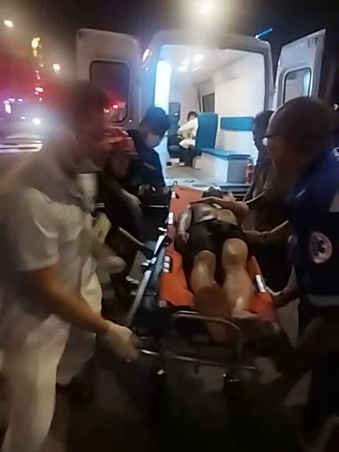 Cháy lớn tiệm bánh kem ở quận 1, cảnh sát cứu 8 người mắc kẹt ra ngoài - Ảnh 5.