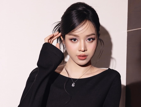 Thanh Thủy lọt top Hoa hậu đẹp nhất thế giới; Ngọc Huyền làm phim để 'trả nợ' Kim Tử Long - Ảnh 1. Thanh Thủy vào top hoa hậu đẹp nhất thế giới; Kim Tử Long đòi hôn Ngọc Huyền trên màn ảnh - Ảnh 1.