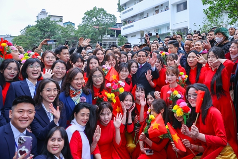 Thủ tướng mong Bệnh viện Bạch Mai sớm trở thành bệnh viện uy tín hàng đầu khu vực và thế giới - Ảnh 2. Thủ tướng Chính phủ: Bệnh viện Bạch Mai sớm trở thành bệnh viện uy tín hàng đầu khu vực và thế giới - Ảnh 2.