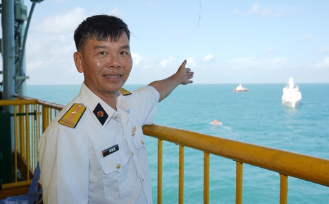 Người lính quân y cống hiến 16 năm tuổi xuân trên đảo Hòn Khoai - Ảnh 2. Người lính quân y cống hiến 16 năm tuổi xuân trên đảo Hòn Khoai - Ảnh 2.