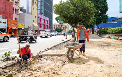 Ngang nhiên, tùy tiện cho thuê... vỉa hè - Ảnh 1. Ngang nhiên, tùy tiện cho thuê... vỉa hè - Ảnh 1.