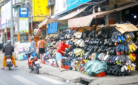 Ngang nhiên, tùy tiện cho thuê... vỉa hè - Ảnh 2. Ngang nhiên, tùy tiện cho thuê... vỉa hè - Ảnh 3.