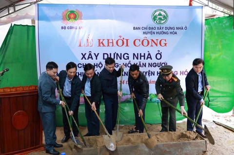 Bộ Công an hỗ trợ xây dựng 1.143 nhà ở, trị giá 80 tỉ đồng cho Quảng Trị - Ảnh 1.
