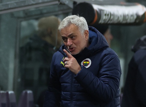 HLV Mourinho bị CLB Galatasaray cáo buộc phân biệt chủng tộc - Ảnh 2.