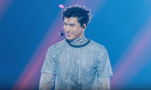 Giai thoại thú vị về 'cậu sinh viên' HIEUTHUHAI; Giọng ca Killing Me Softly With His Song qua đời - Ảnh 1. Giai thoại thú vị về 'cậu sinh viên' HIEUTHUHAI; Nhân viên hàng không bán thông tin chuyến bay BTS? - Ảnh 1.