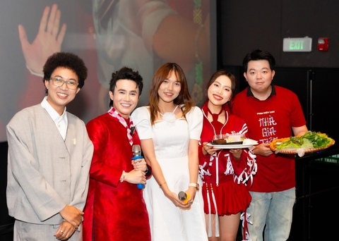 'Nhà gia tiên' thổi bùng cơn sốt bánh xèo, tất cả là tại Huỳnh Lập! - Ảnh 4. 'Nhà gia tiên' thổi bùng cơn sốt bánh xèo, tất cả là tại Huỳnh Lập! - Ảnh 4.