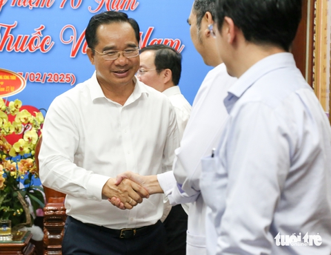 Chủ tịch Nguyễn Văn Được thăm Bệnh viện Thống Nhất, gia đình thầy thuốc tiêu biểu - Ảnh 2.