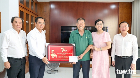 Chủ tịch Nguyễn Văn Được thăm Bệnh viện Thống Nhất, gia đình thầy thuốc tiêu biểu - Ảnh 5.