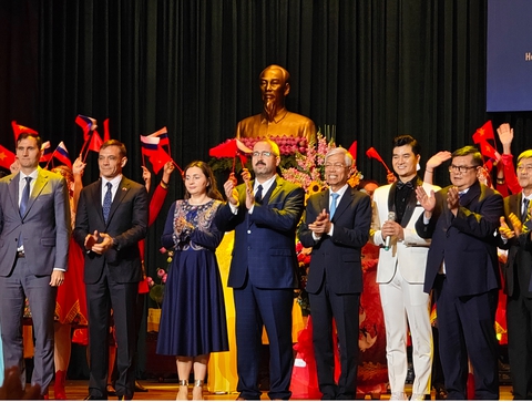 Kỷ niệm quan hệ Việt Nam - Nga: 75 năm và sẽ tiếp tục bền vững - Ảnh 1. Kỷ niệm quan hệ Việt Nam - Nga: 75 năm và sẽ tiếp tục bền vững - Ảnh 1.