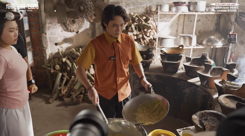 'Nhà gia tiên' thổi bùng cơn sốt bánh xèo, tất cả là tại Huỳnh Lập! - Ảnh 1. Nhà gia tiên khiến bánh xèo phát sốt, tất cả là tại Huỳnh Lập! - Ảnh 1.