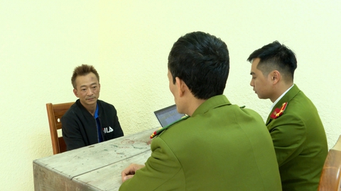 Bắt tạm giam tài xế uống rượu, lái ô tô gây tai nạn liên tiếp, kéo lê xe máy 10km - Ảnh 1.