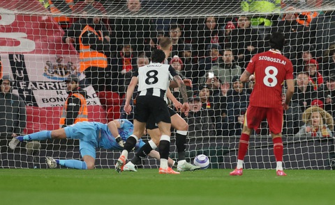 Liverpool cho Arsenal 'hít khói' trong cuộc đua vô địch - Ảnh 4.