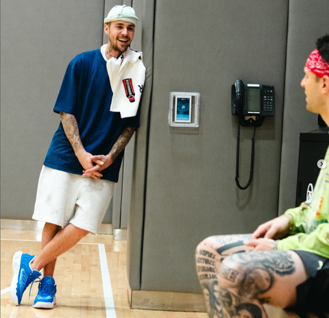 Justin Bieber thức đêm chăm con bỗng bị đồn là nghiện - Ảnh 2. Justin Bieber thức đêm chăm con bỗng bị đồn là nghiện - Ảnh 2.