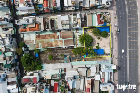 - Ảnh 2. Sau mở rộng đường Tên Lửa, hơn 500m² đất quy hoạch công viên thành quán nhậu - Ảnh 2.