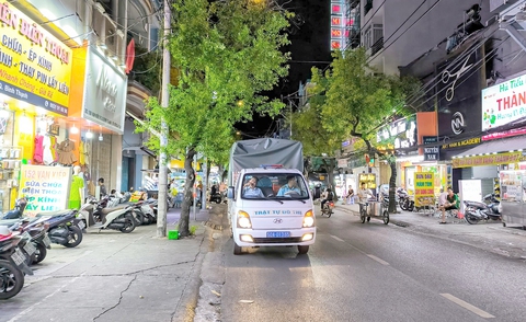 Thu phí dùng tạm đường, vỉa hè ở TP.HCM: Nơi đã làm, nơi vẫn 'án binh bất động' - Ảnh 1. Thu phí dùng tạm đường, vỉa hè ở TP.HCM: Nơi đã làm, nơi vẫn 'án binh bất động' - Ảnh 1.