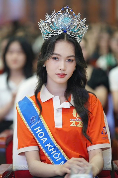 Á hậu Ngọc Hằng: 'Từ khi đặt bút ghi danh HHVN, tôi biết mình đổi đời' - Ảnh 10.