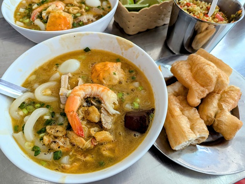 Quán bánh canh cua có gì mà chủ quán than trời vì bị nhiều nơi sao chép thương hiệu? - Ảnh 1. Quán bánh canh cua có gì mà chủ quán than trời vì bị nhiều nơi sao chép thương hiệu? - Ảnh 1.