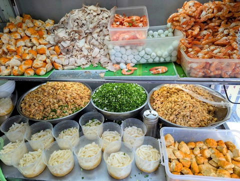 Quán bánh canh cua có gì mà chủ quán than trời vì bị nhiều nơi sao chép thương hiệu? - Ảnh 2. Quán bánh canh cua có gì mà chủ quán than trời vì bị nhiều nơi sao chép thương hiệu? - Ảnh 2.