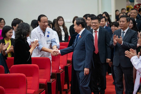 Chủ tịch Quốc hội chúc mừng Bệnh viện Hữu Nghị nhân Ngày Thầy thuốc Việt Nam 27-2 - Ảnh 1. Chủ tịch Quốc hội chúc mừng Bệnh viện Hữu nghị nhân Ngày Thầy thuốc Việt Nam 27-2 - Ảnh 1.