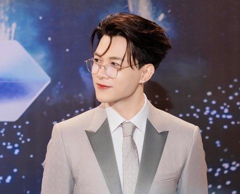 Fan buồn vì Anh Tú Atus xuất hiện 'chưa đầy 2 phút' trong phim Anh trai say hi - Ảnh 1. Fan buồn vì Anh Tú Atus xuất hiện 'chưa đầy 2 phút' trong phim Anh trai say hi - Ảnh 1.