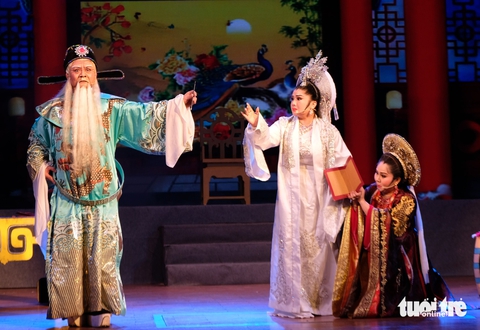 Rạng ngời 100 năm gia tộc theo nghiệp tổ, nhà Minh Tơ - Thanh Tòng thực hiện lại vở Câu thơ yên ngựa - Ảnh 1. Rạng ngời 100 năm gia tộc theo nghiệp tổ, nhà Minh Tơ - Thanh Tòng thực hiện lại vở Câu thơ yên ngựa - Ảnh 1.