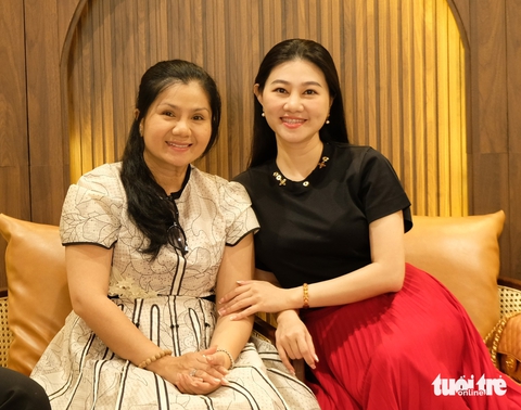 Rạng ngời 100 năm gia tộc theo nghiệp tổ, nhà Minh Tơ - Thanh Tòng thực hiện lại vở Câu thơ yên ngựa - Ảnh 3. Rạng ngời 100 năm gia tộc theo nghiệp tổ, nhà Minh Tơ - Thanh Tòng thực hiện lại vở Câu thơ yên ngựa - Ảnh 2.