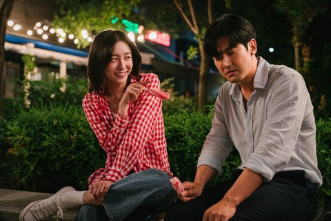 Choi Si Won hành nghề xoá 'cảnh nóng' trong phim mới - Ảnh 3.