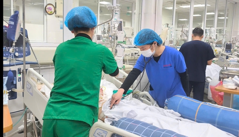 Tự trị mụn, thiếu nữ nhập viện nguy kịch vì nhiễm tụ cầu vàng - Ảnh 1. Tự trị mụn, thiếu nữ nhập viện nguy kịch vì nhiễm tụ cầu vàng - Ảnh 1.