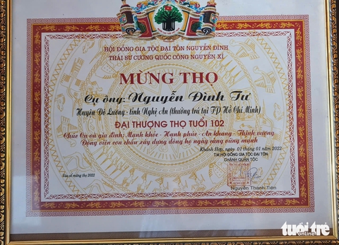 Sống đến 100 tuổi - bí mật của 'vùng xanh': Bí quyết sống vui khỏe tuổi 105 của ông cụ Việt Nam - Ảnh 4. Sống đến 100 tuổi - bí mật của 'vùng xanh': Bí quyết sống vui khỏe tuổi 105 của ông cụ Việt Nam - Ảnh 6.