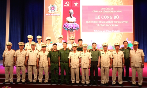 Công an tỉnh Bình Dương: 14 trưởng phó phòng và tương đương nghỉ hưu trước tuổi - Ảnh 1. Công an tỉnh Bình Dương: 14 trưởng phó phòng và tương đương nghỉ hưu trước tuổi - Ảnh 1.