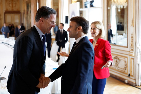 Ông Macron: Nga và ông Trump thúc đẩy châu Âu độc lập hơn - Ảnh 1. Ông Macron: Nga và ông Trump thúc đẩy châu Âu trở nên độc lập hơn - Ảnh 1.