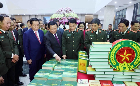 Bộ Công an giới thiệu cuốn sách của Tổng Bí thư Tô Lâm - Ảnh 1.